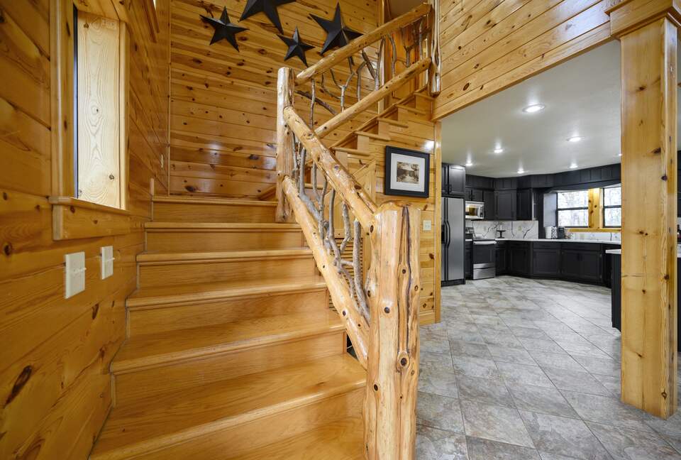 Paradise Ridge Stunning Cabin with Hot Tub - Broken Bow, Oklahoma