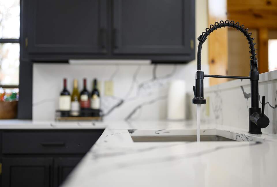 Paradise Ridge Stunning Cabin with Hot Tub - Broken Bow, Oklahoma