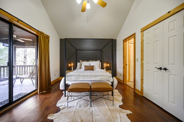 Paradise Ridge Stunning Cabin with Hot Tub - Broken Bow, Oklahoma