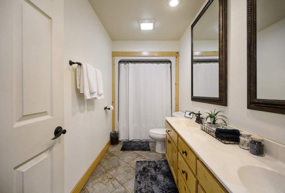 Paradise Ridge Stunning Cabin with Hot Tub - Broken Bow, Oklahoma