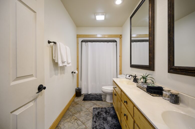 Paradise Ridge Stunning Cabin with Hot Tub - Broken Bow, Oklahoma