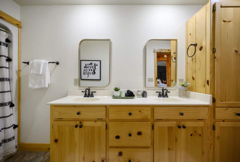 Paradise Ridge Stunning Cabin with Hot Tub - Broken Bow, Oklahoma