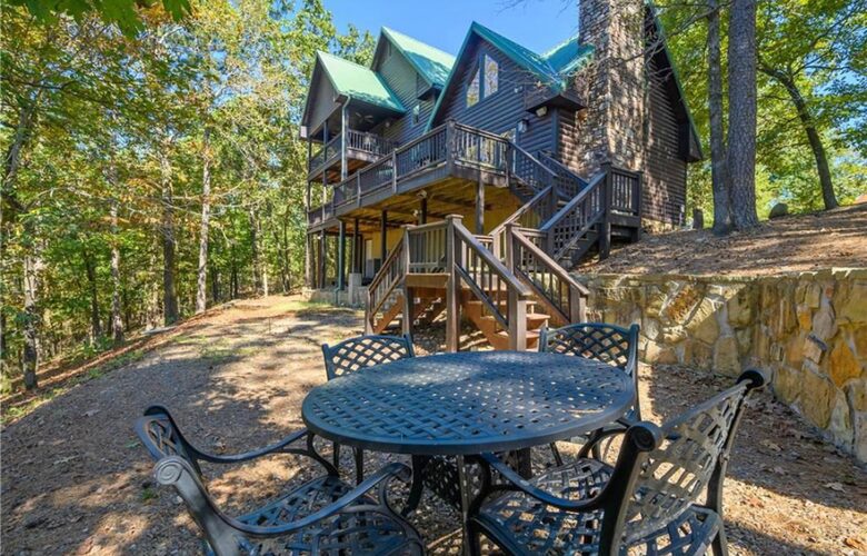 Paradise Ridge Stunning Cabin with Hot Tub - Broken Bow, Oklahoma