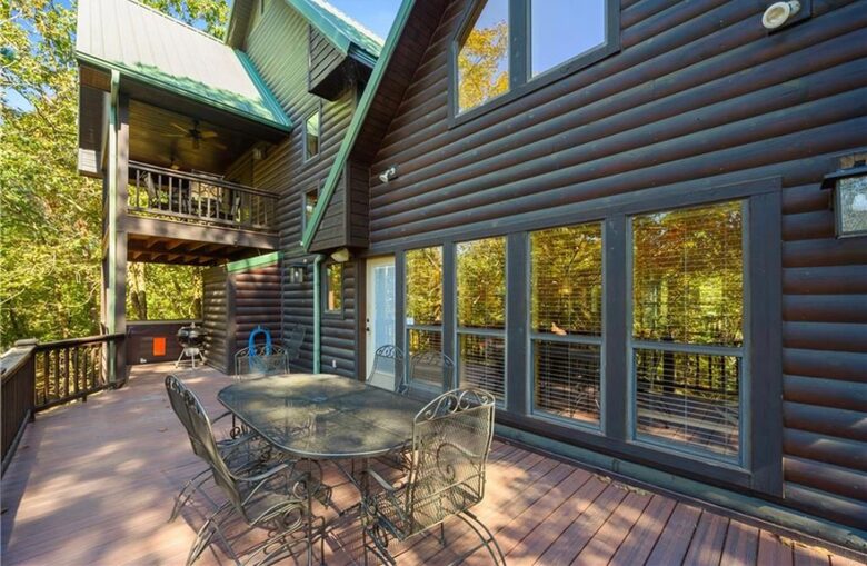 Paradise Ridge Stunning Cabin with Hot Tub - Broken Bow, Oklahoma