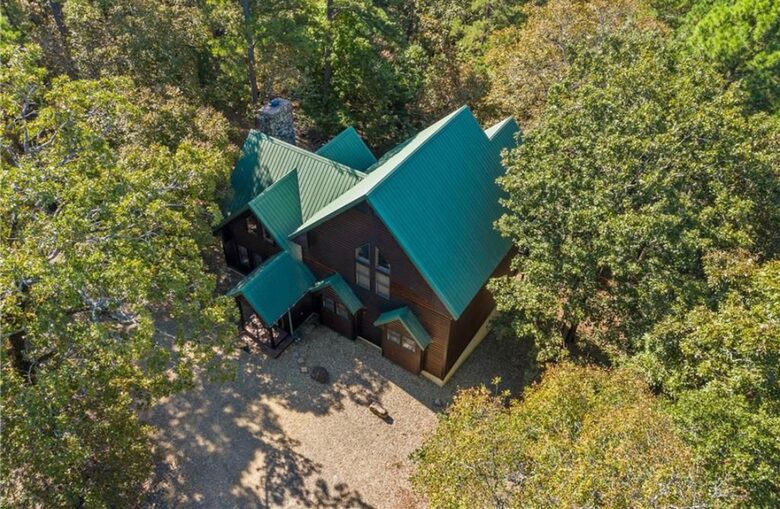 Paradise Ridge Stunning Cabin with Hot Tub - Broken Bow, Oklahoma