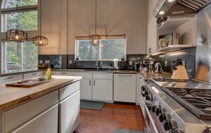 Luxury Modern Home Minutes from the Lake and Ski Slopes - Incline Village, Lake Tahoe. - Incline Village, Nevada