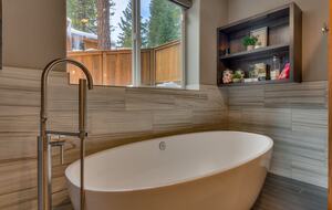 Luxury Modern Home Minutes from the Lake and Ski Slopes - Incline Village, Lake Tahoe. - Incline Village, Nevada