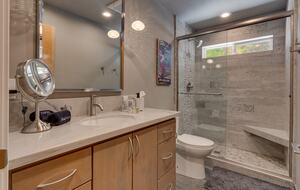 Luxury Modern Home Minutes from the Lake and Ski Slopes - Incline Village, Lake Tahoe. - Incline Village, Nevada