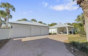 Bonaire Cay Beach Getaway |Charming House and Carriage House + 2 Golf Carts! - Destin, Florida