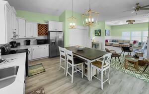 Bonaire Cay Beach Getaway |Charming House and Carriage House + 2 Golf Carts! - Destin, Florida