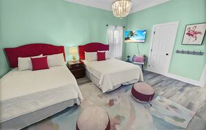 Bonaire Cay Beach Getaway |Charming House and Carriage House + 2 Golf Carts! - Destin, Florida