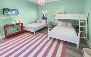 Bonaire Cay Beach Getaway |Charming House and Carriage House + 2 Golf Carts! - Destin, Florida