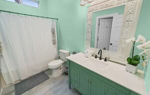 Bonaire Cay Beach Getaway |Charming House and Carriage House + 2 Golf Carts! - Destin, Florida