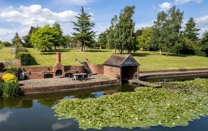 The Lake House - Malvern, United Kingdom