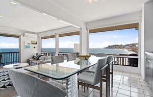 Malibu Beachfront Luxe with Private Beach Access - Malibu, California