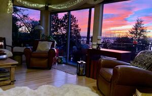 Golden Sunset Villa - Seattle, Washington