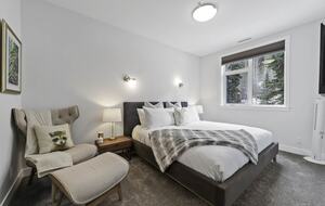 Mid-Mod at Sun Peaks Ski Resort - Sun Peaks, Canada