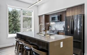 Mid-Mod at Sun Peaks Ski Resort - Sun Peaks, Canada