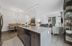 Mid-Mod at Sun Peaks Ski Resort - Sun Peaks, Canada