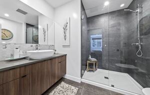 Mid-Mod at Sun Peaks Ski Resort - Sun Peaks, Canada