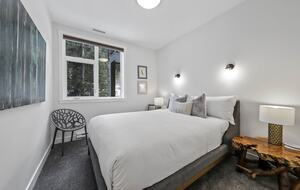 Mid-Mod at Sun Peaks Ski Resort - Sun Peaks, Canada