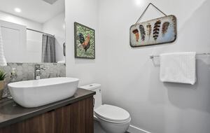 Mid-Mod at Sun Peaks Ski Resort - Sun Peaks, Canada