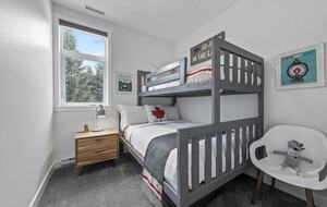 Mid-Mod at Sun Peaks Ski Resort - Sun Peaks, Canada