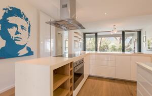 Luxury Retreat set in wooded glen beside the ocean - Cape Town, South Africa