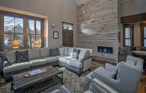Cozy home in Breckenridge Historic District - ski, mountain bike & hike - walk to shopping + dining - Breckenridge, Colorado
