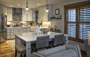 Cozy home in Breckenridge Historic District - ski, mountain bike & hike - walk to shopping + dining - Breckenridge, Colorado