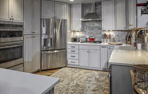 Cozy home in Breckenridge Historic District - ski, mountain bike & hike - walk to shopping + dining - Breckenridge, Colorado