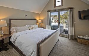 Cozy home in Breckenridge Historic District - ski, mountain bike & hike - walk to shopping + dining - Breckenridge, Colorado