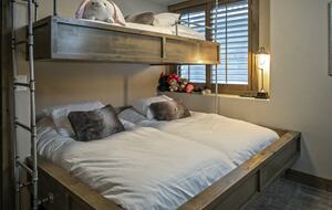 Cozy home in Breckenridge Historic District - ski, mountain bike & hike - walk to shopping + dining - Breckenridge, Colorado