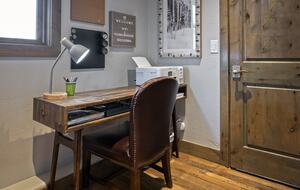 Cozy home in Breckenridge Historic District - ski, mountain bike & hike - walk to shopping + dining - Breckenridge, Colorado