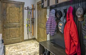 Cozy home in Breckenridge Historic District - ski, mountain bike & hike - walk to shopping + dining - Breckenridge, Colorado