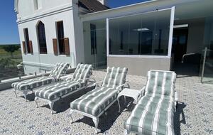 Upstairs veranda with swimming pool
