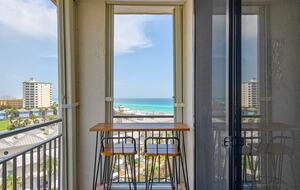 Penthouse With Ocean Views and Private Beach Access - Destin, Florida