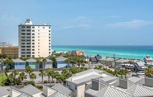 Penthouse With Ocean Views and Private Beach Access - Destin, Florida