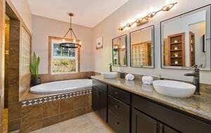 Magical Hawaiian Cloud Forest Estate - Kailua, Hawaii