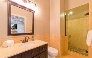 Magical Hawaiian Cloud Forest Estate - Kailua, Hawaii