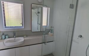 Front Beach Bliss - Ferry Landing, New Zealand