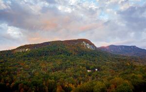 Lake Lure Getaway with Hot Tub, Mountain Views, and Community Amenities - Lake Lure, North Carolina