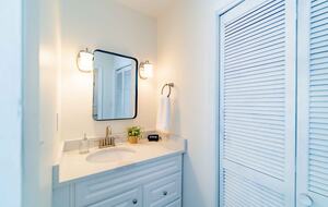 Lake Lure Getaway with Hot Tub, Mountain Views, and Community Amenities - Lake Lure, North Carolina