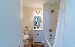 Lake Lure Getaway with Hot Tub, Mountain Views, and Community Amenities - Lake Lure, North Carolina