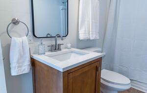 Lake Lure Getaway with Hot Tub, Mountain Views, and Community Amenities - Lake Lure, North Carolina