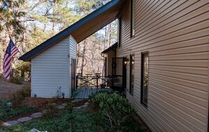 Lake Lure Getaway with Hot Tub, Mountain Views, and Community Amenities - Lake Lure, North Carolina