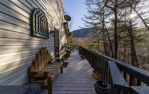 Lake Lure Getaway with Hot Tub, Mountain Views, and Community Amenities - Lake Lure, North Carolina