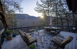 Lake Lure Getaway with Hot Tub, Mountain Views, and Community Amenities - Lake Lure, North Carolina