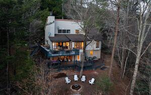 Lake Lure Getaway with Hot Tub, Mountain Views, and Community Amenities - Lake Lure, North Carolina