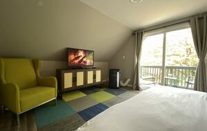 Pocono Mountains Modern Chalet - Long Pond, Pennsylvania